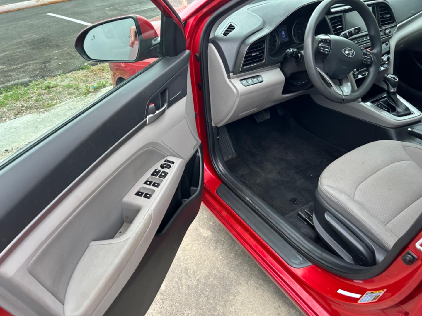 2020 Red Hyundai Elantra Limited (5NPD84LFXLH) with an 1.8L L4 DOHC 16V engine, 6A transmission, located at 1687 Business 35 S, New Braunfels, TX, 78130, (830) 625-7159, 29.655487, -98.051491 - Photo#4